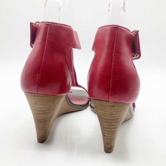 Adorable red Caslon T-strap wedges - Picture 8 of 8